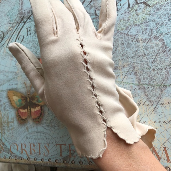 Accessories - Vintage Ivory Gloves